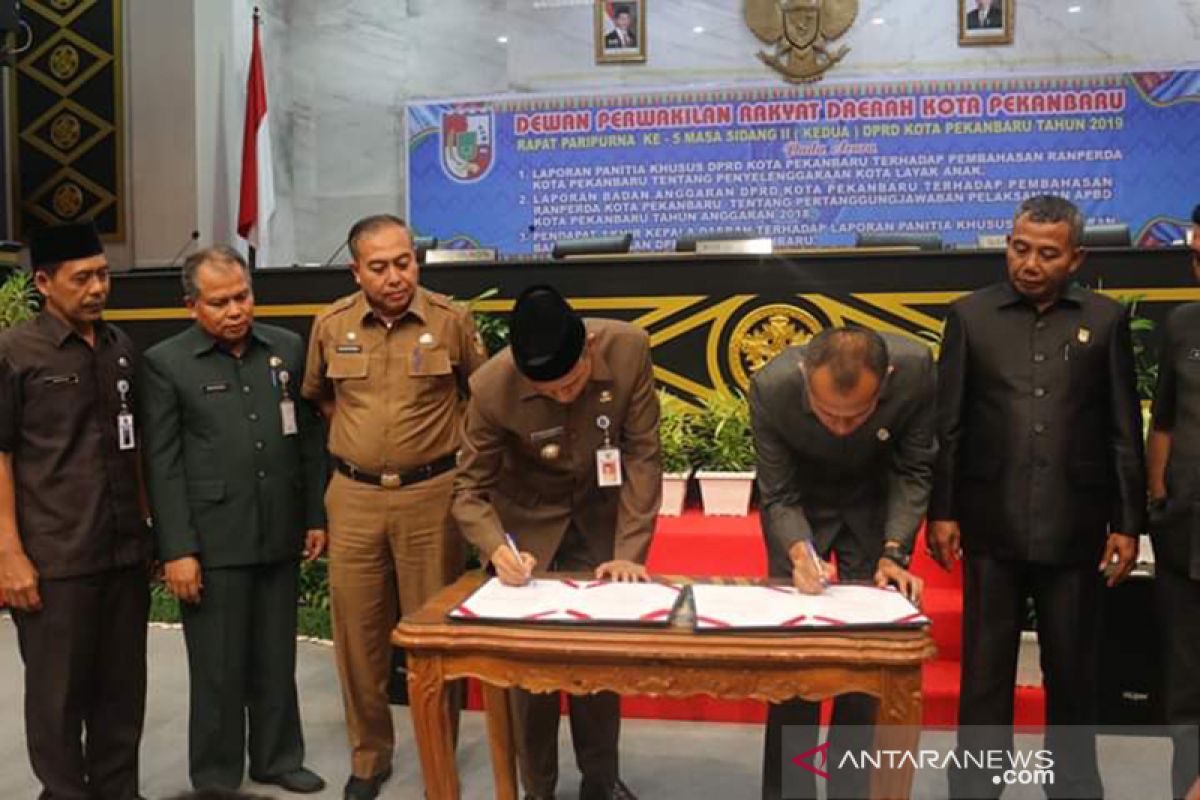 DPRD Pekanbaru sahkan Raperda Kota Layak Anak