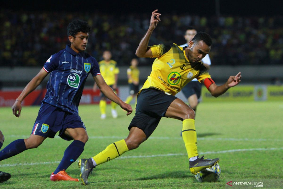 Berperilaku jelek, pelatih timnas coret Rizky Pora