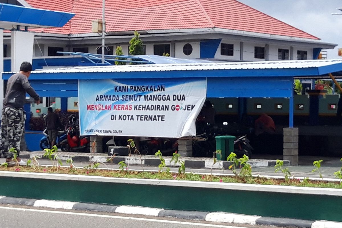Pengojek protes beroperasinya Go-Jek online di Ternate