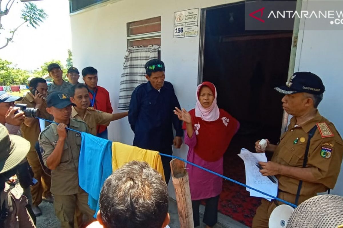 Pemkot dikiritik karena mengusir korban gempa dari hunian sementara