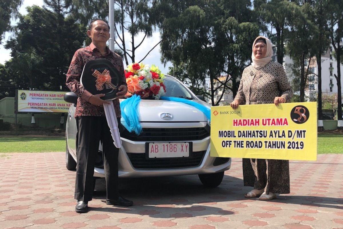 Pemilik bimbel menangi hadiah mobil Bank Jogja