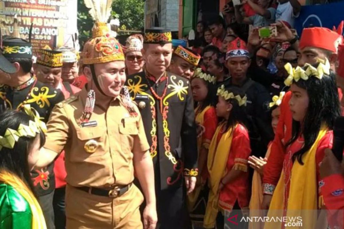 Masyarakat Dayak lokal dan dunia diimbau bersatu