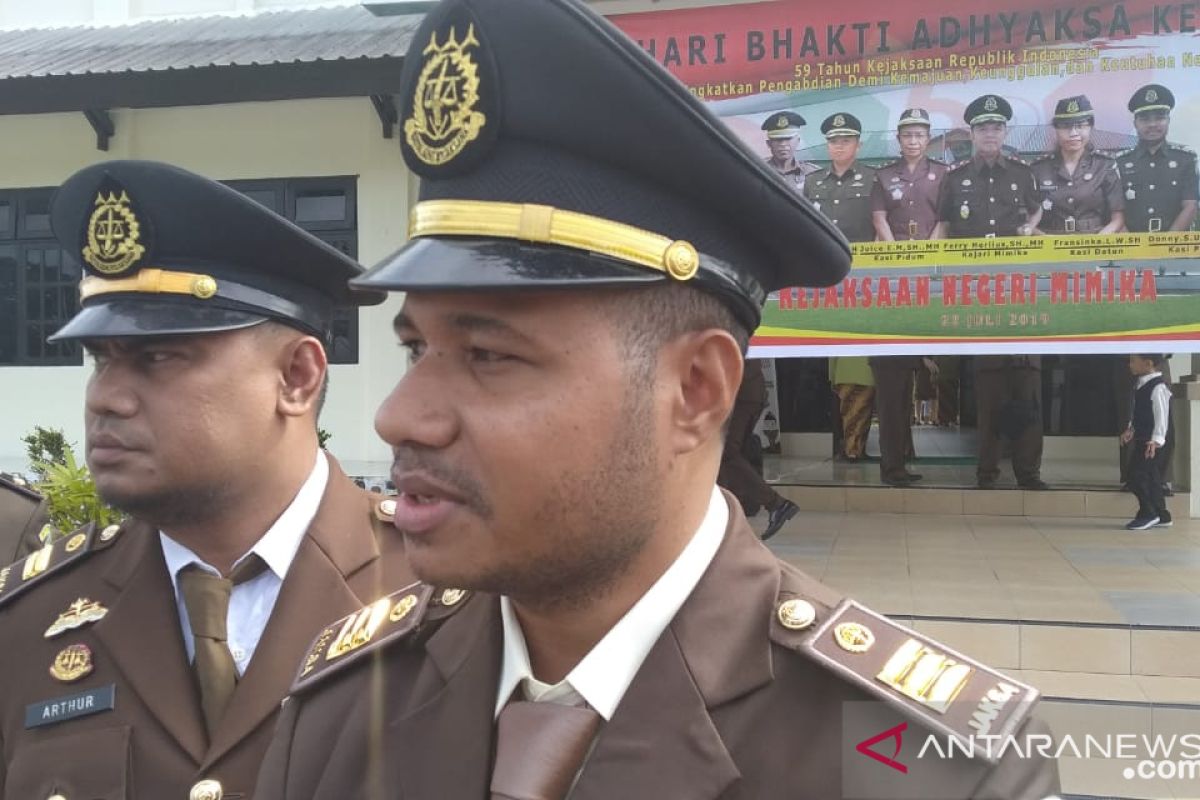 Polisi serahkan SPDP  tersangka korupsi monev di Bappeda Mimika