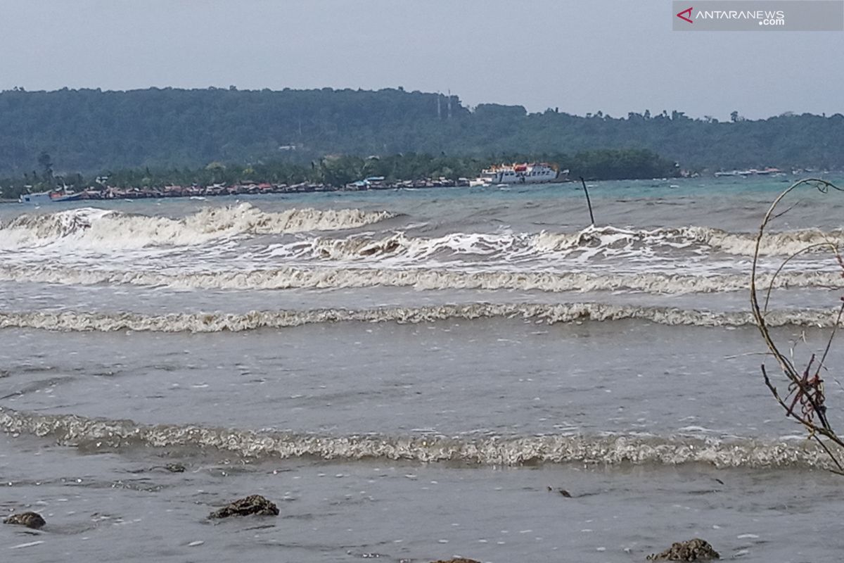 Peringatan dini gelombang tinggi Papua Barat dikeluarkan BMKG