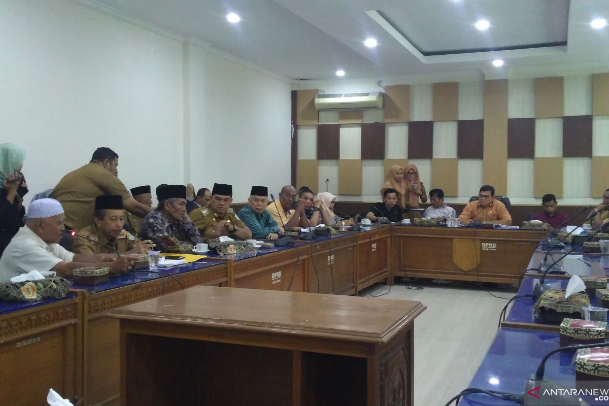 Warga Jambi sampaikan aspirasi ke anggota dewan terkait jalan