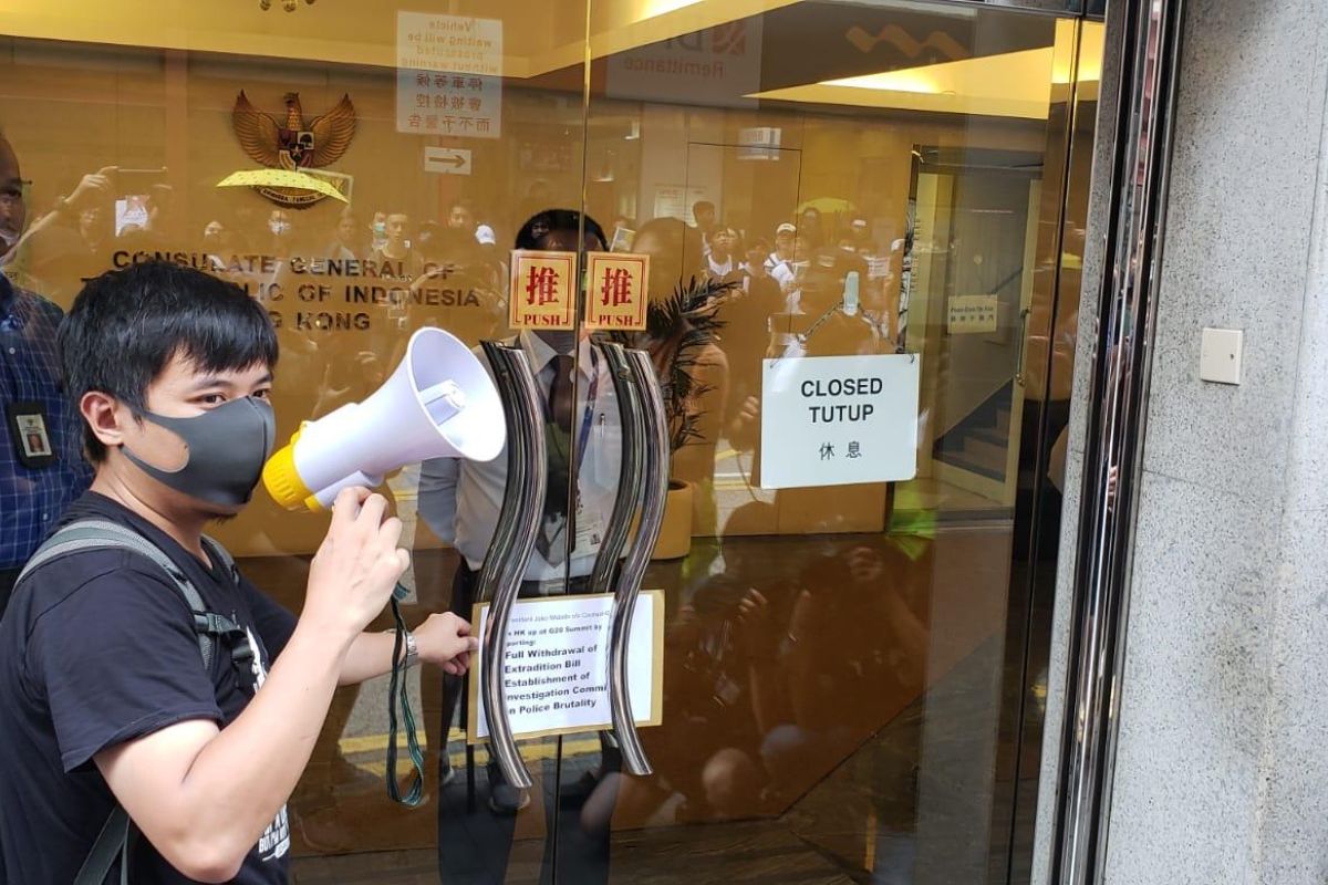 Buruh migran Indonesia unjuk rasa di KJRI Hong Kong