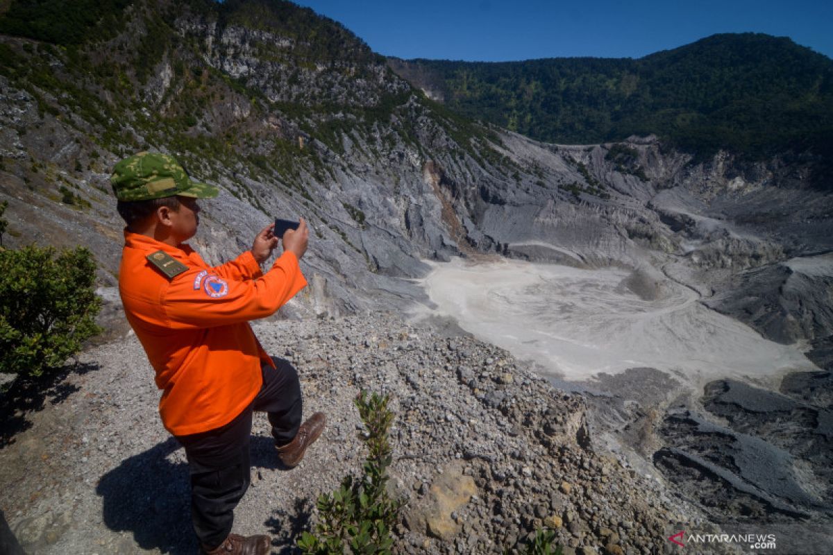 PVMBG rekomendasikan radius aman erupsi Tangkuban Parahu 2 km