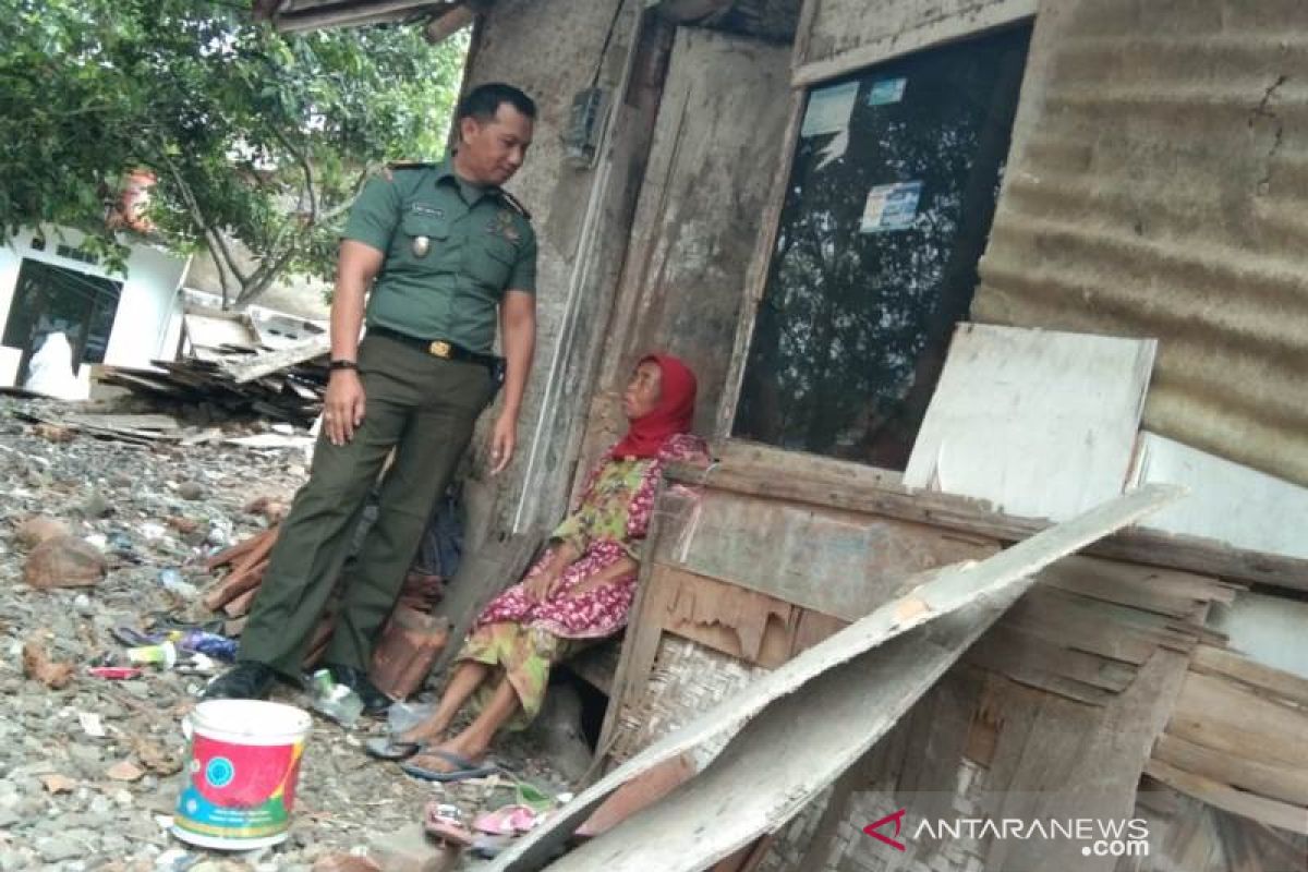 TNI bantu pembangunan rumah keluarga miskin di Garut
