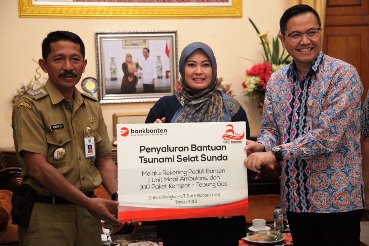 Bank Banten bantu ambulance dan kompor gas  bagi korban tsunami