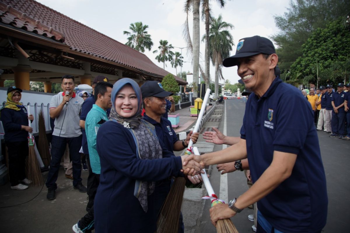 Bupati Irna serukan warga jaga kebersihan