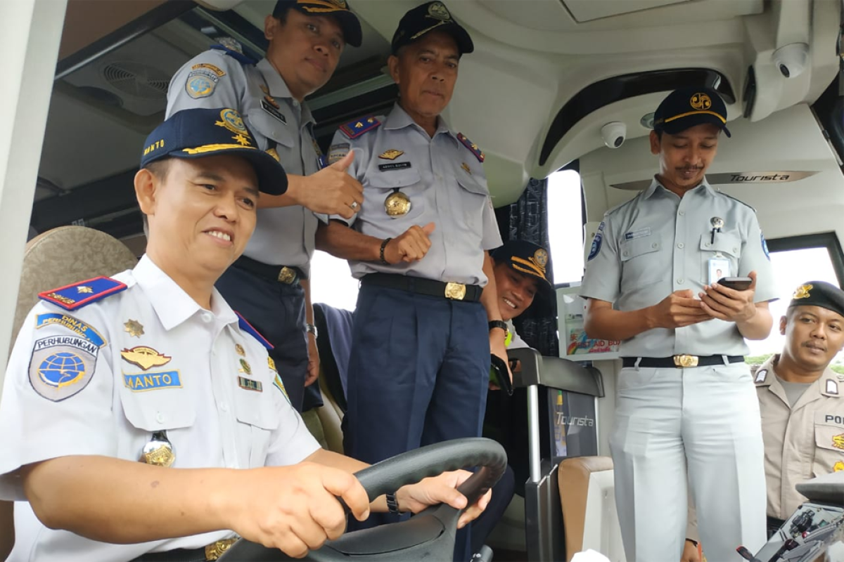 Damri buka rute Putussibau - Pontianak