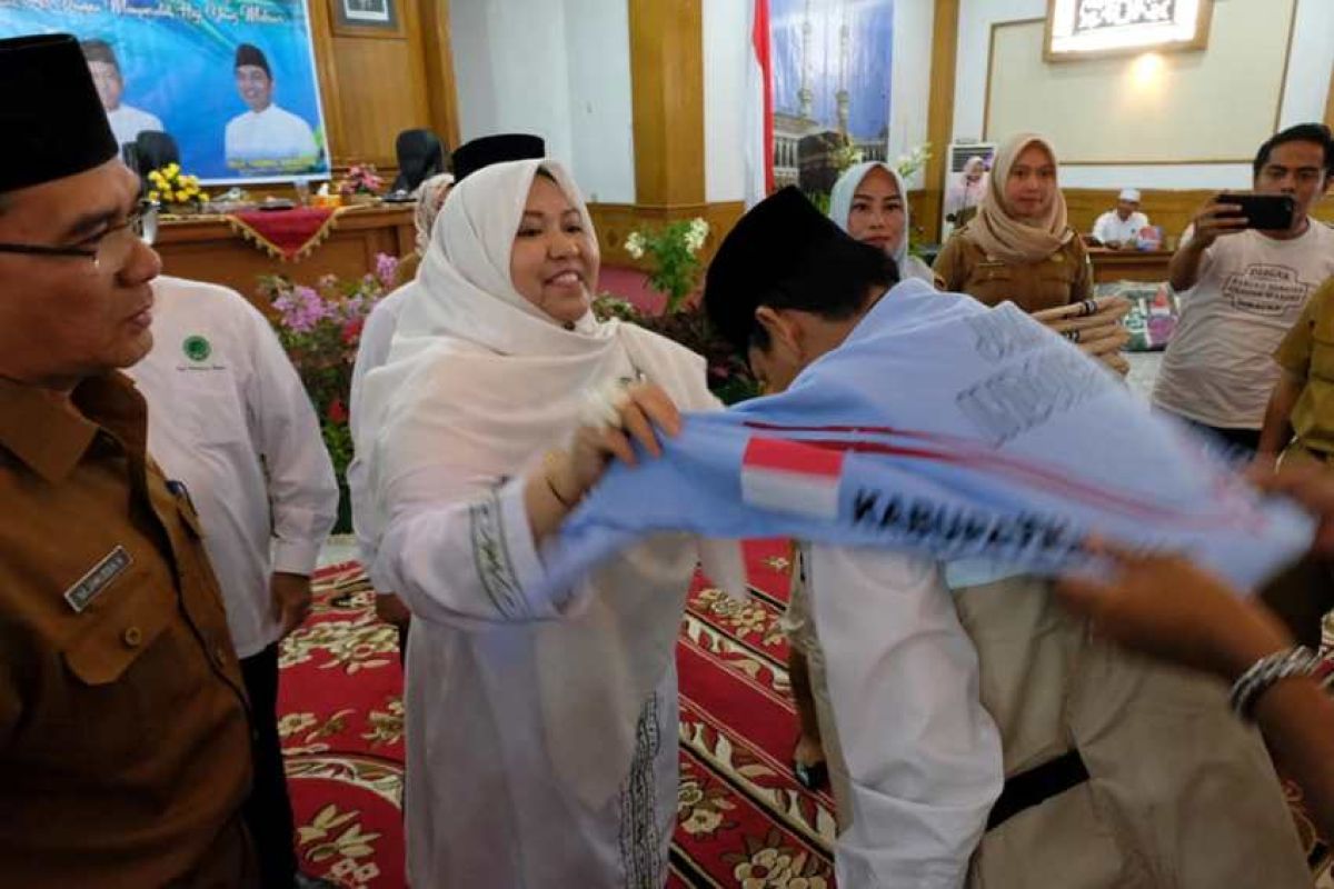 Bupati Muarojambi lepas 185 calon jamaah haji ke Tanah Suci