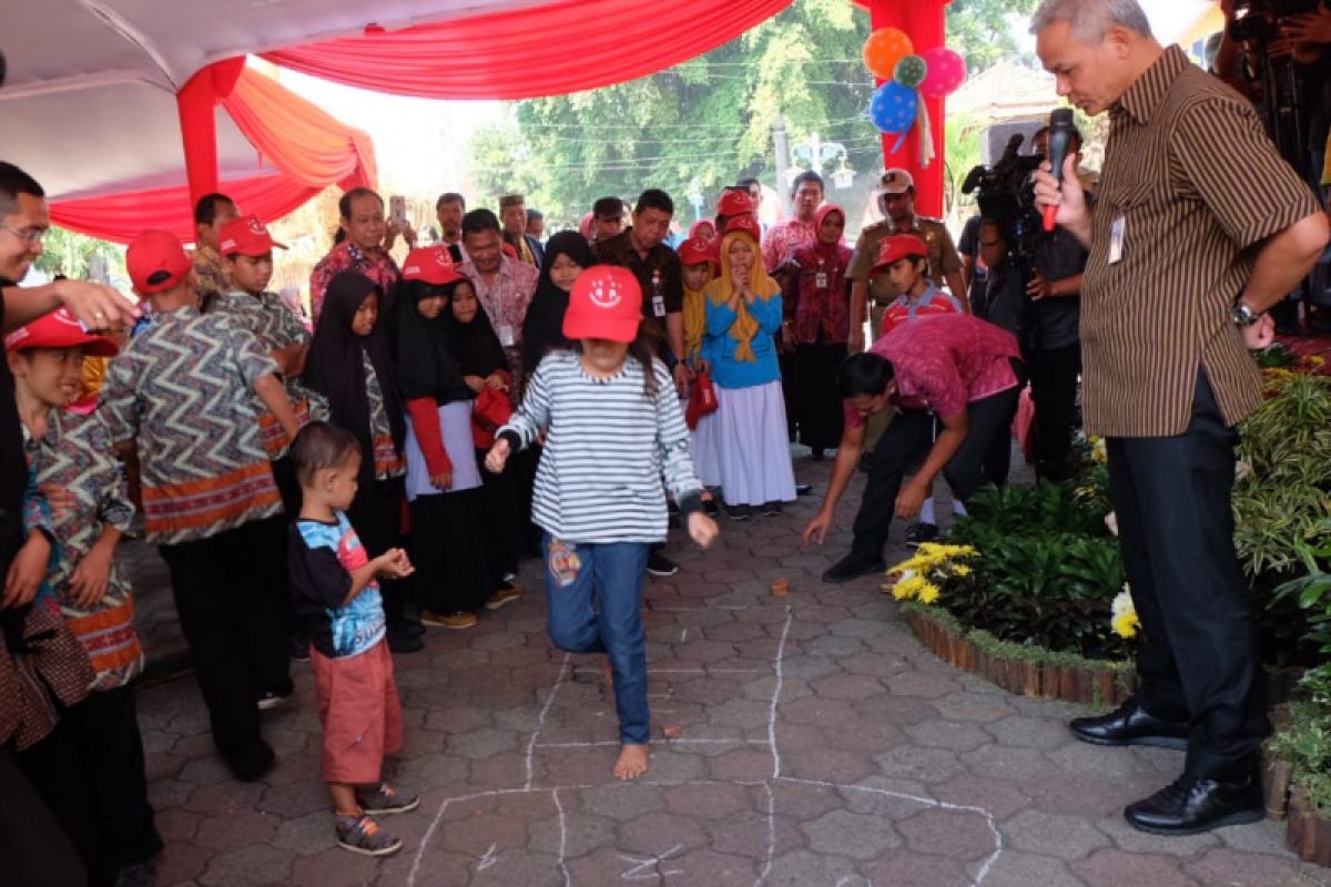 Ganjar "engklek" pada peringatan Hari Anak Nasional