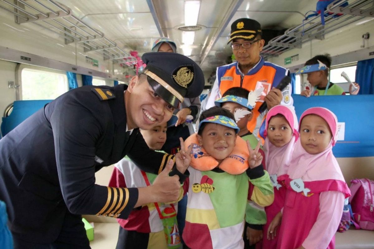 Hari Anak, KAI Purwokerto edukasi anak-anak TK mengenai perkeretaapian