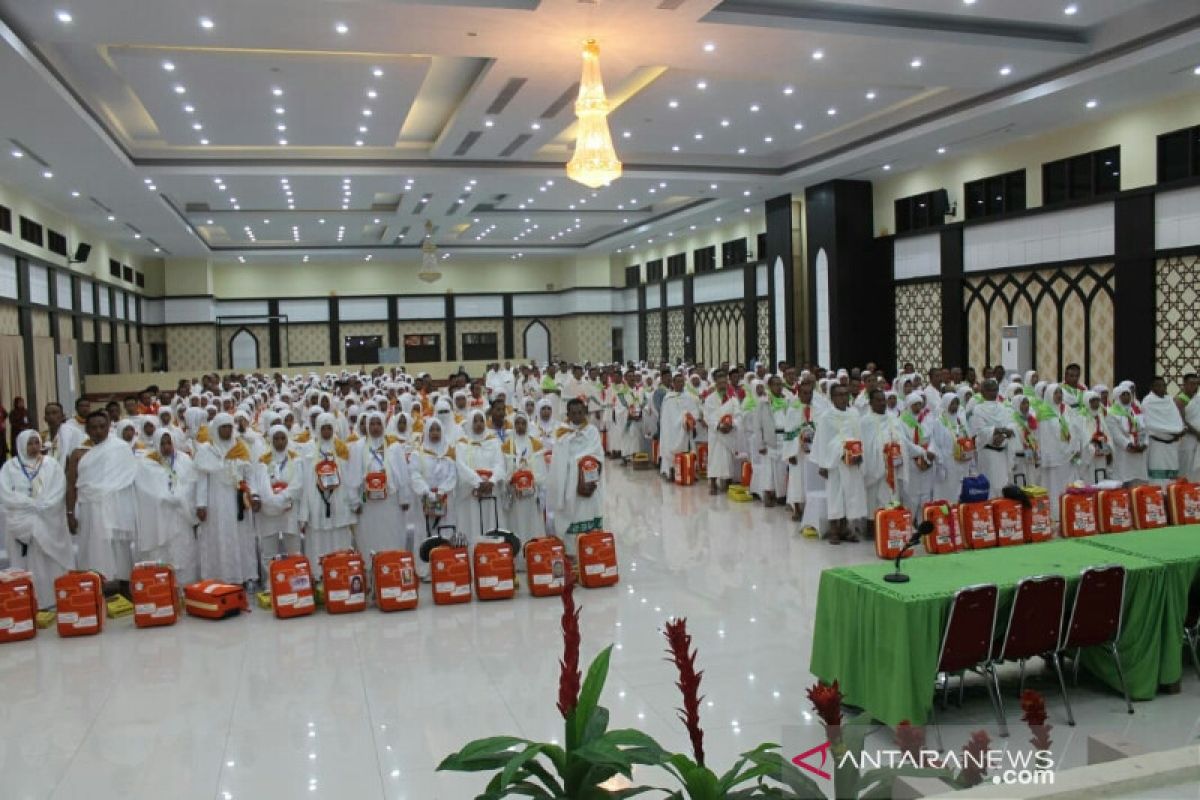 450 calhaj Sulawesi Tenggara berangkat dari Embarkasi Makassar