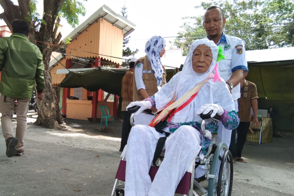 Sembilan calon haji Sulteng batal berangkat