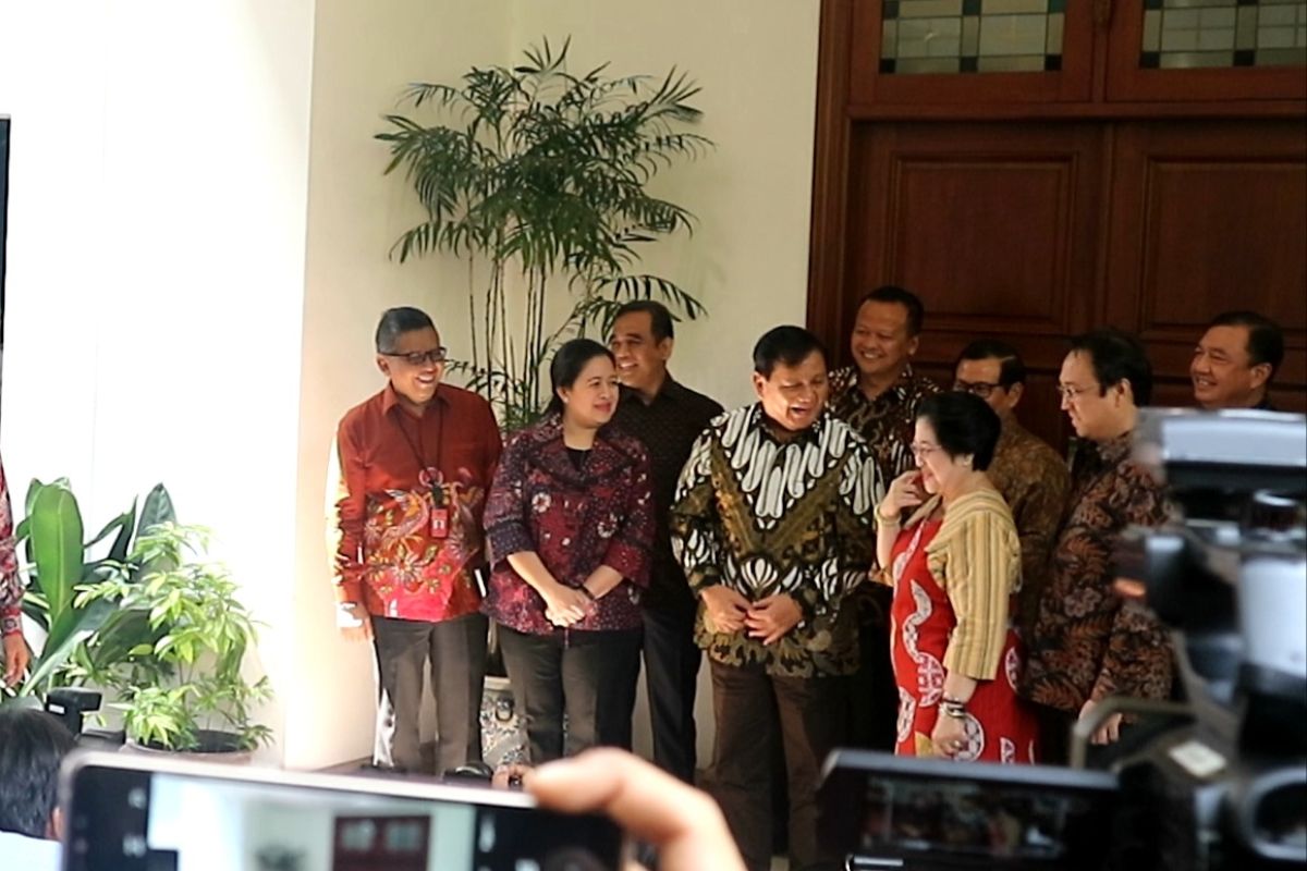 Prabowo tiba di kediaman Megawati, kenakan baju batik berwarna hijau