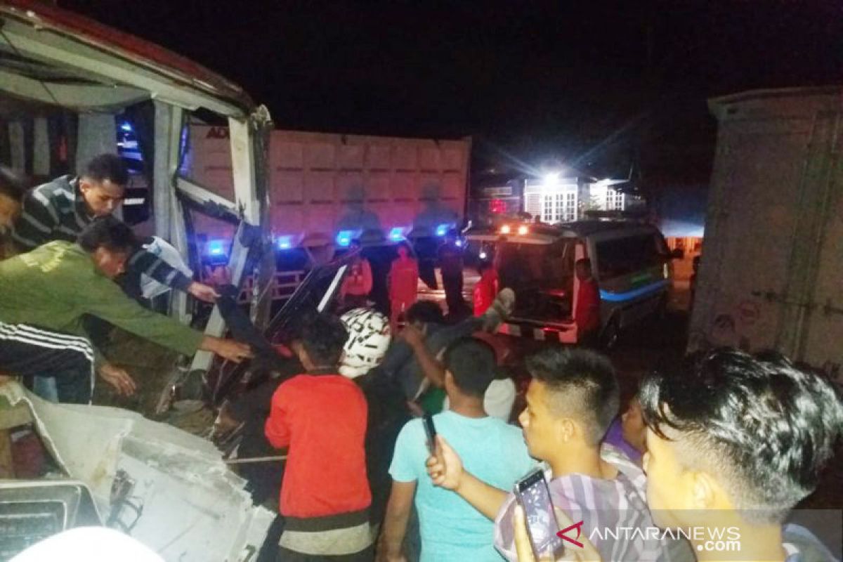 Dua penumpang tewas akibat kecelakaan bus di Dharmasraya