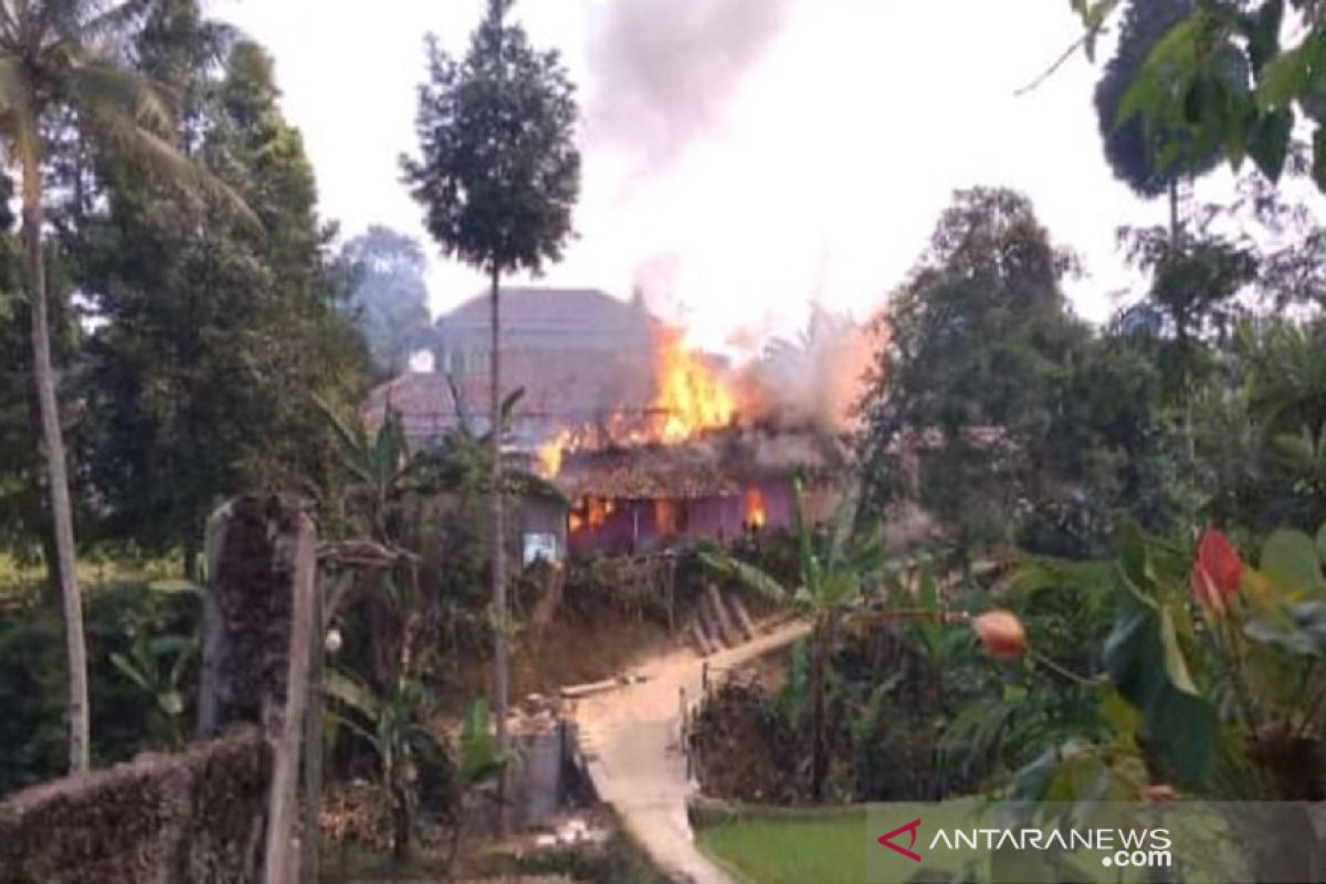 Rumah warga di Sukabumi hangus terbakar