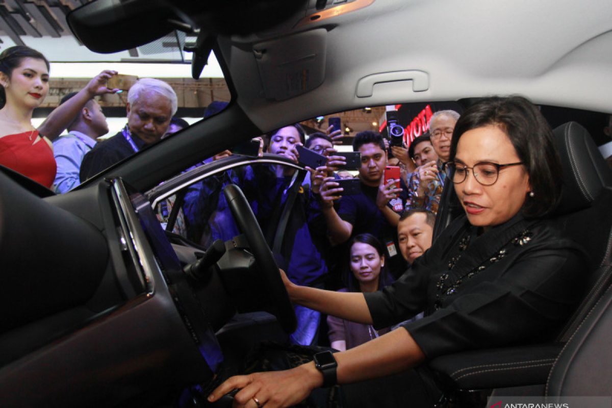 Coba Toyota Prius PHV, Sri Mulyani sebut ingin pakai mobil itu, bila..