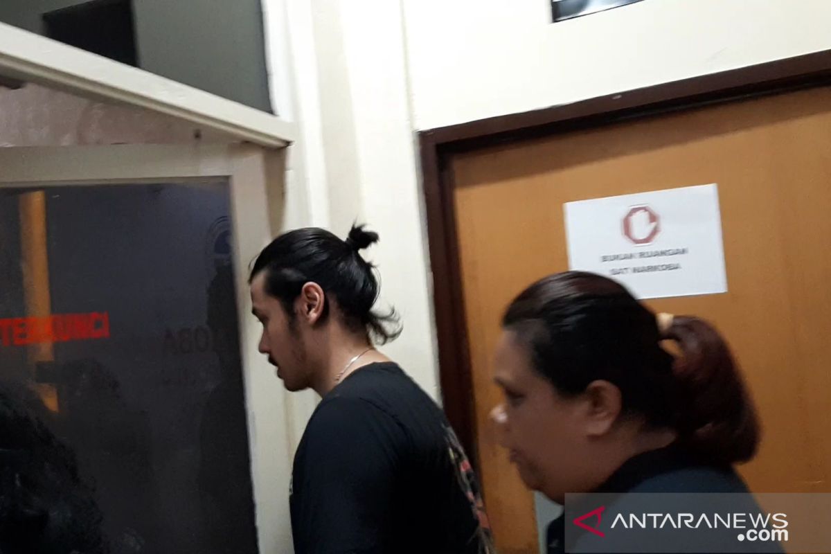 Chicco Jerikho mengunjungi Jefri Nichol di Polres Jaksel