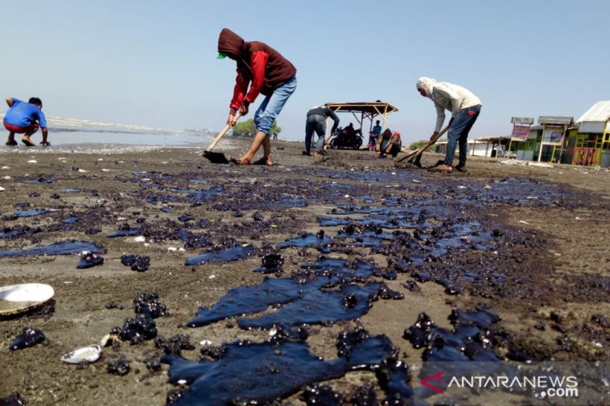 Tumpahan Minyak Mentah Pertamina di Tujuh Desa Pesisir Karawang