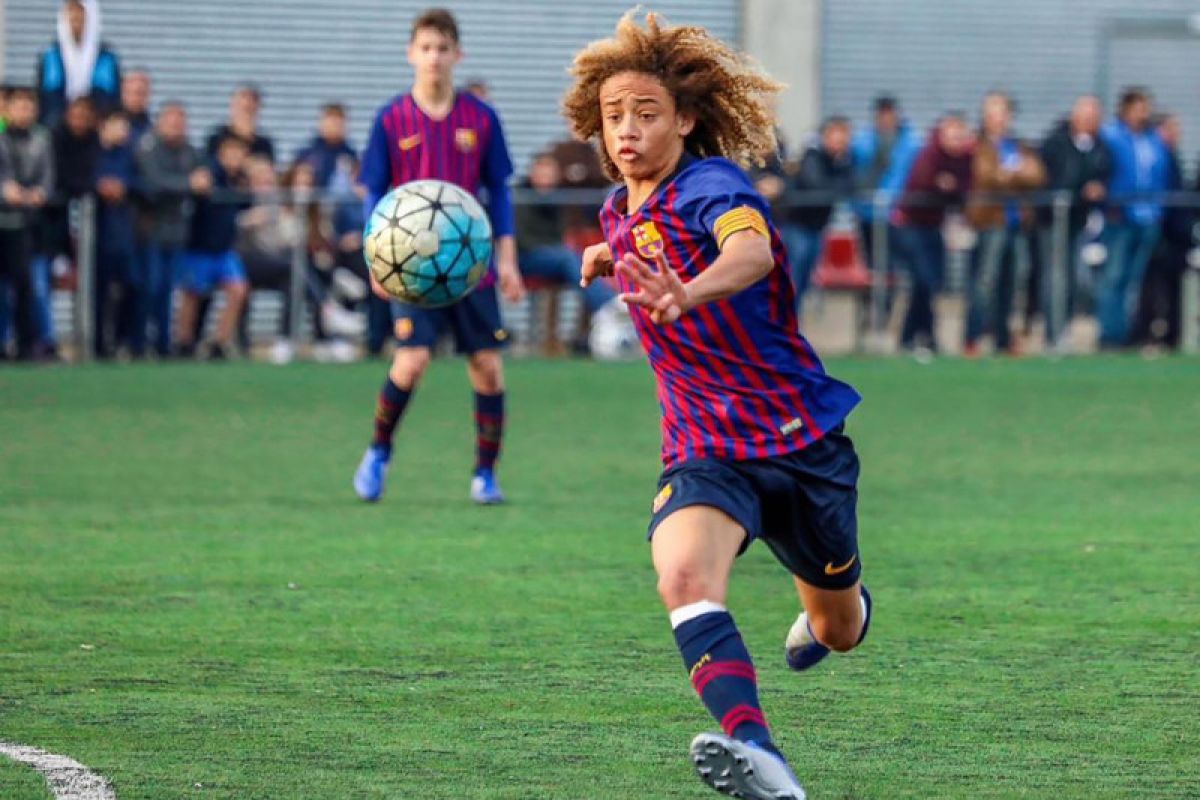 PSG teken ikatan kontrak anak ajaib Belanda dari Barca