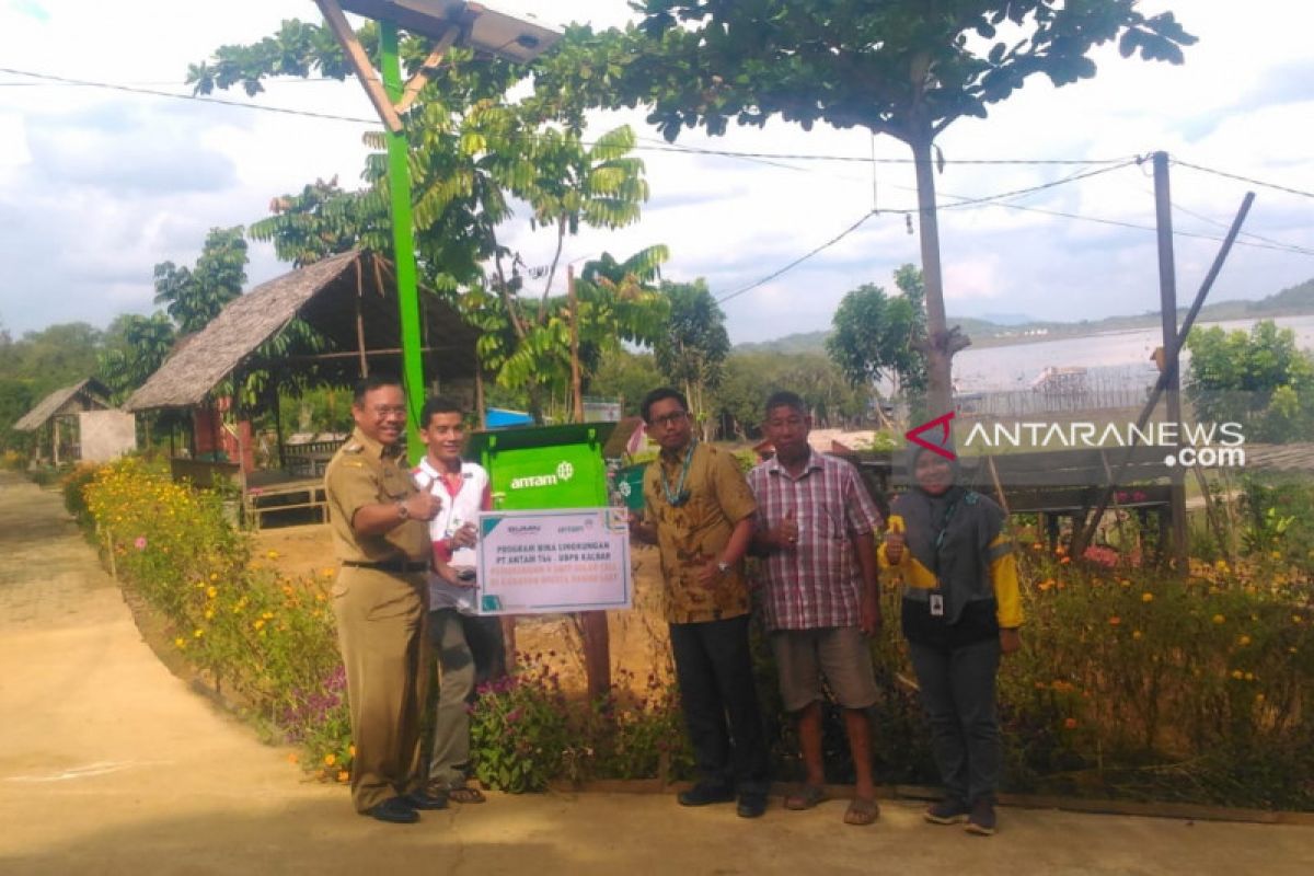 Antam salurkan bantuan untuk pengembangan wisata Danau Laet Sanggau