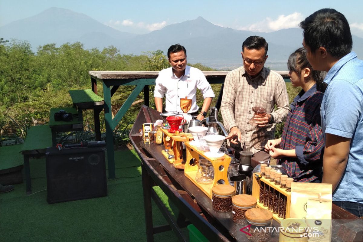 Asyiiik... ada "Barista Class" di alam terbuka