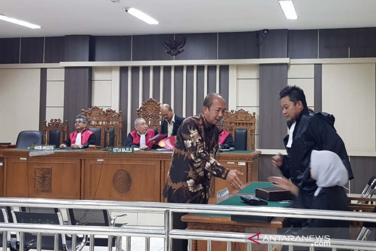 Eks Bupati Sragen didakwa rugikan negara Rp11,2 miliar