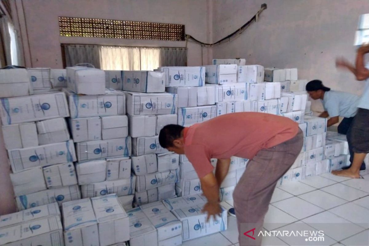 Ribuan paket air zam-zam sudah mulai berdatangan