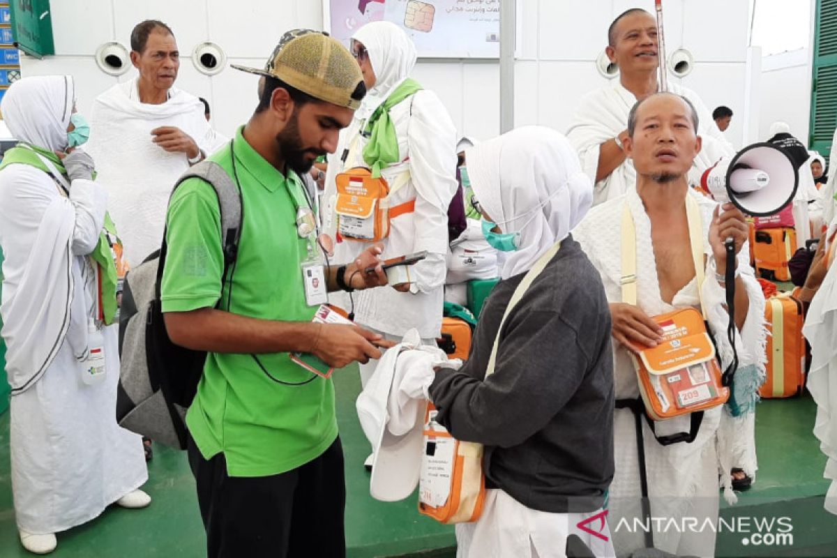 Tentara Baret Merah Arab Saudi tertibkan sales kartu seluler di Jeddah