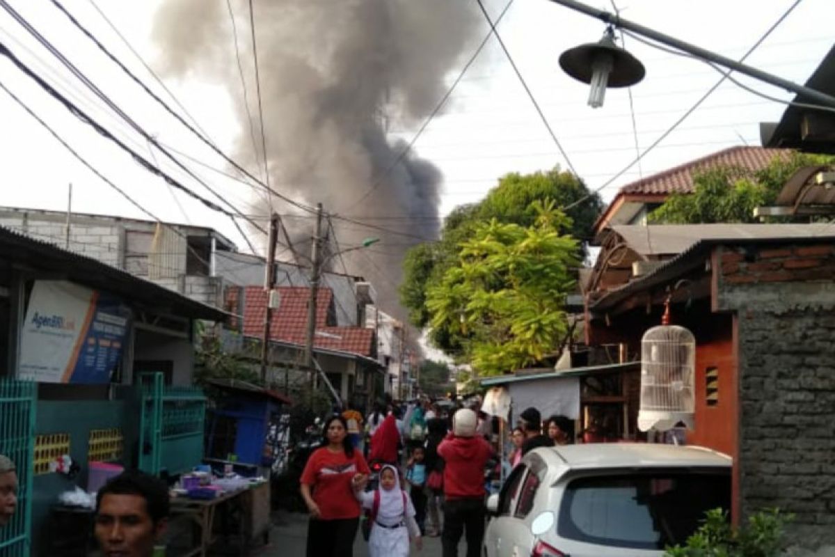 4 rumah kontrakan ludes terbakar di Warakas