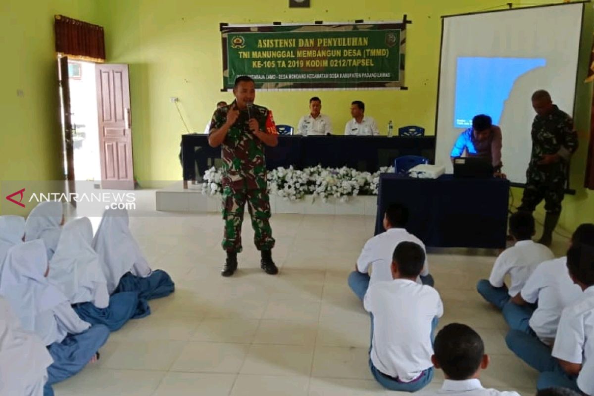 Satgas TMMD dan Pemkab Palas sosialisasi bahaya sampah kepada siswa