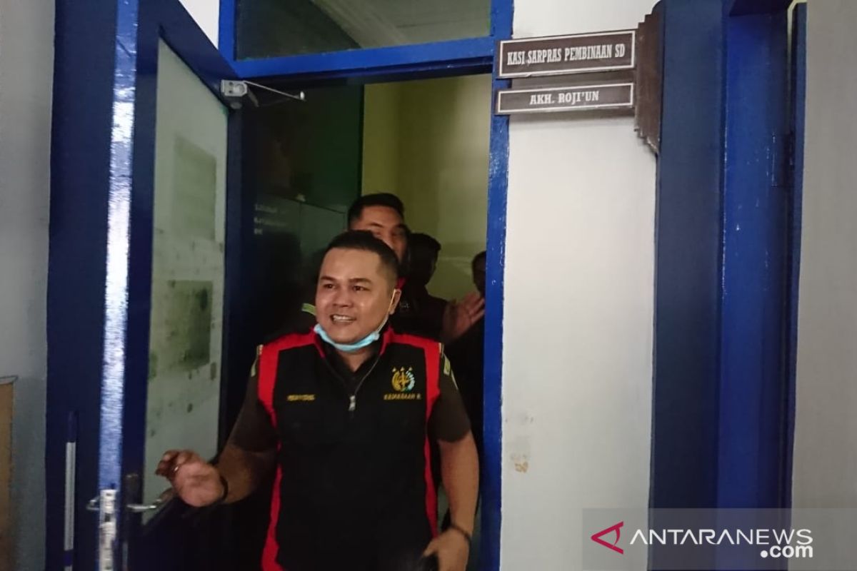 Penyidik kejaksaan geledah ruang kerja Kasi Sarpras Disdik Sampang