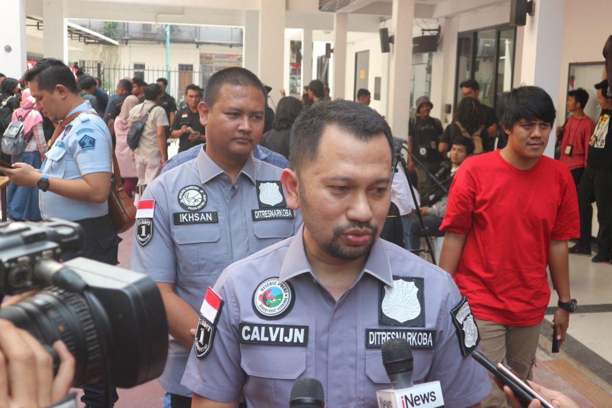Kin introduced comedian Nunung to drug courier: police