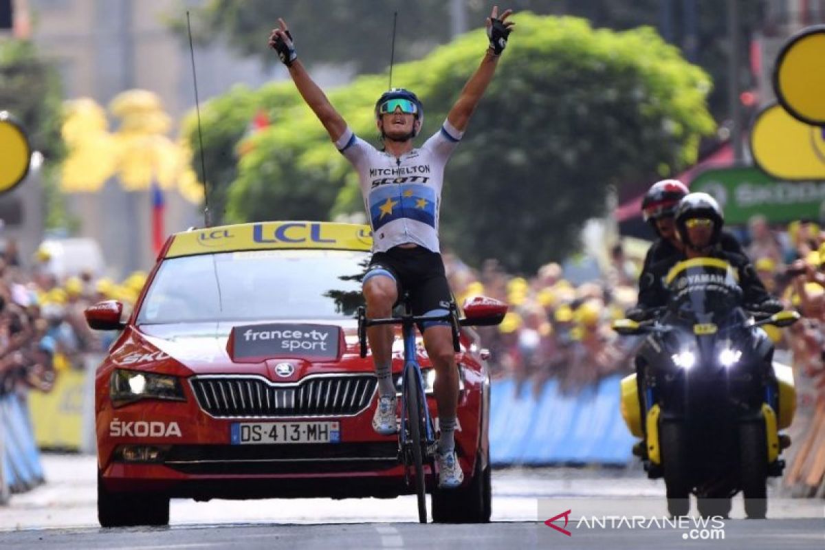 Trentin juarai Etape 17, Alaphilippe tetap jersi kuning