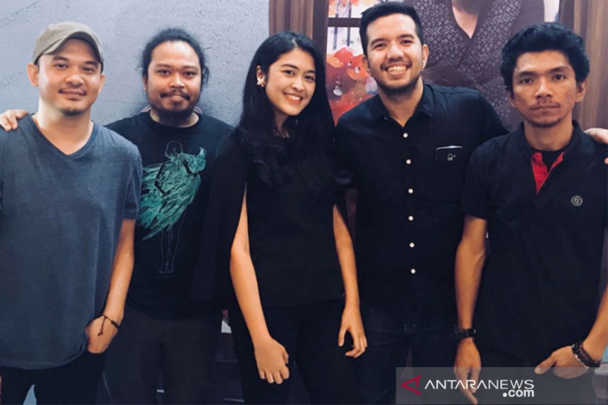 Comi Payung Teduh bersyukur bandnya tak pernah terpapar narkoba