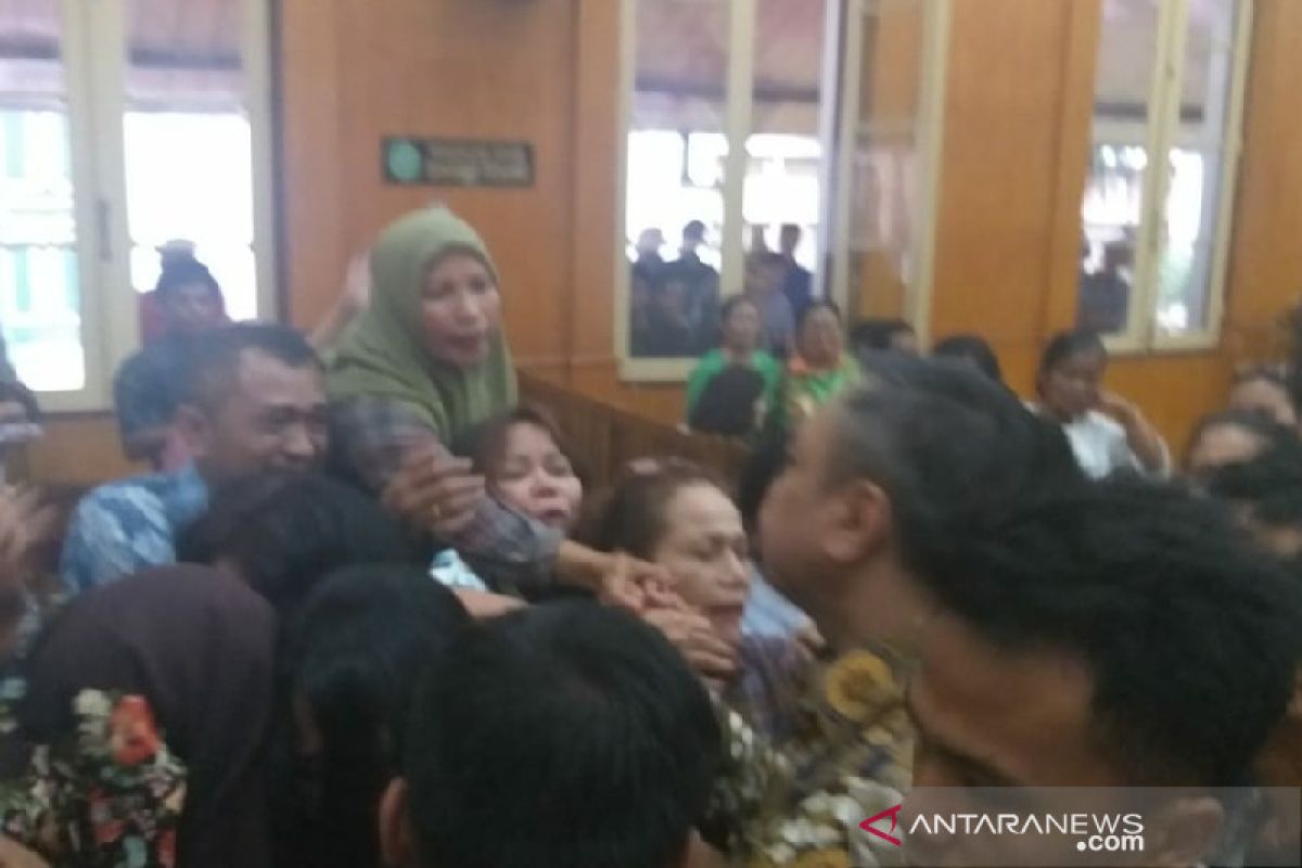 Bupati  nonaktif Pakpak Bharat divonis tujuh tahun