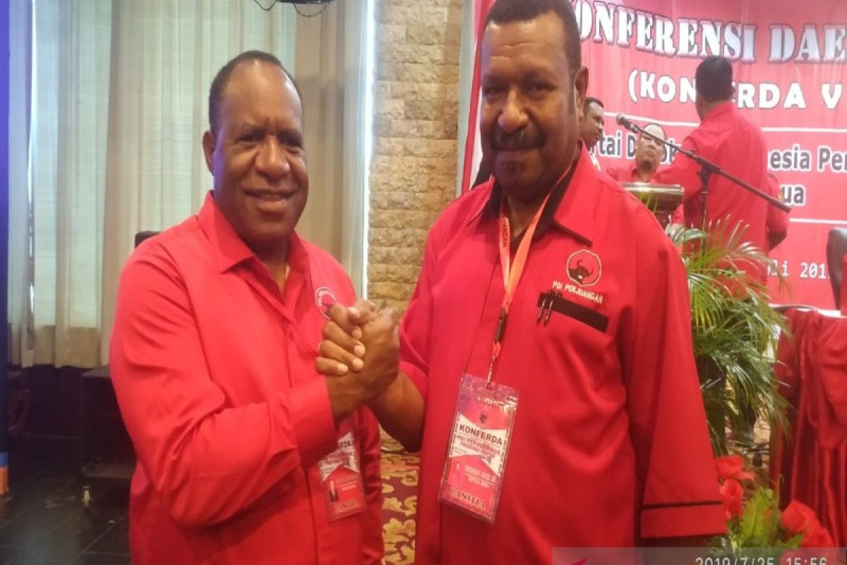 JWW dilantik sebagai Ketua DPD PDIP Papua