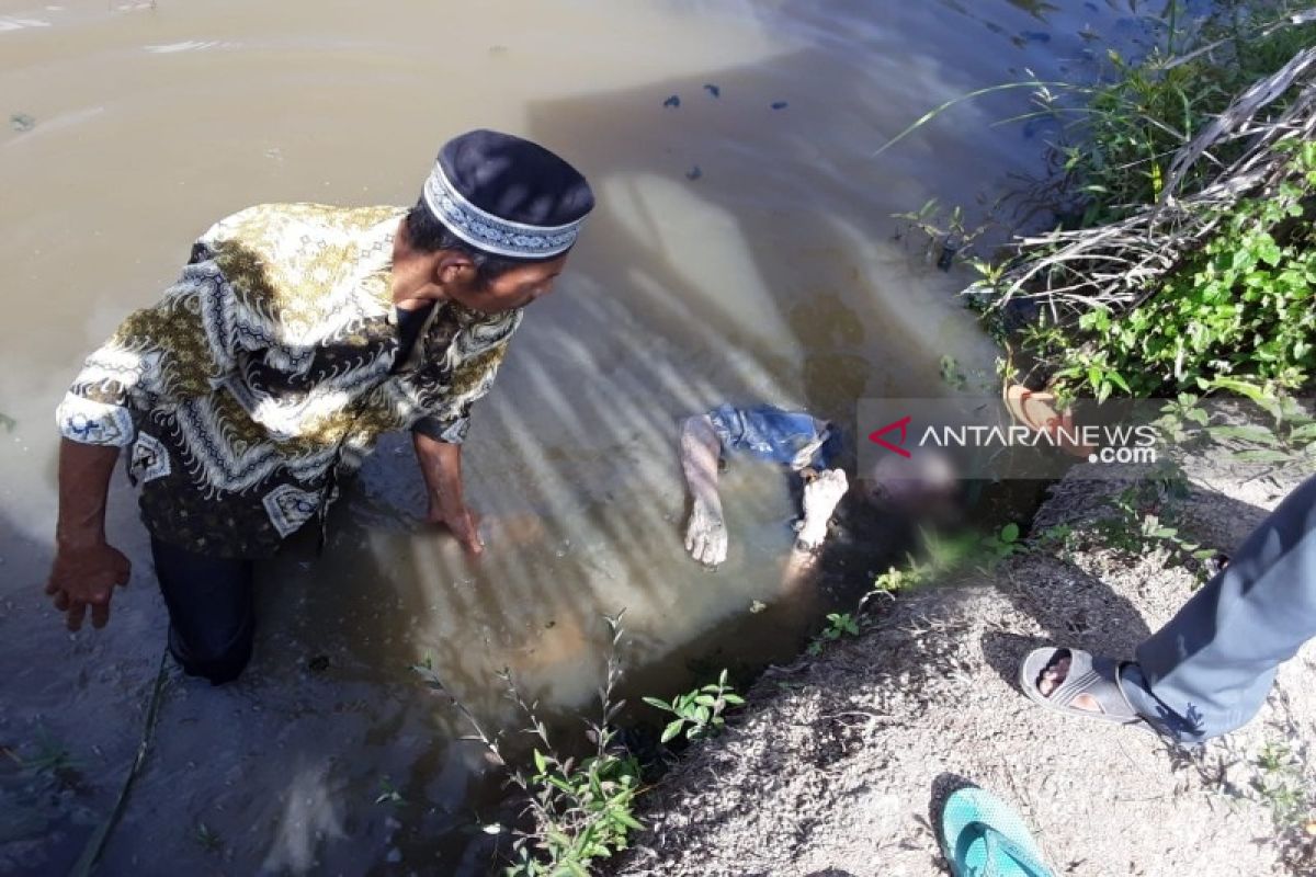 Warga Sihepeng Kecamatan Siabu temukan mayat di kolam warga