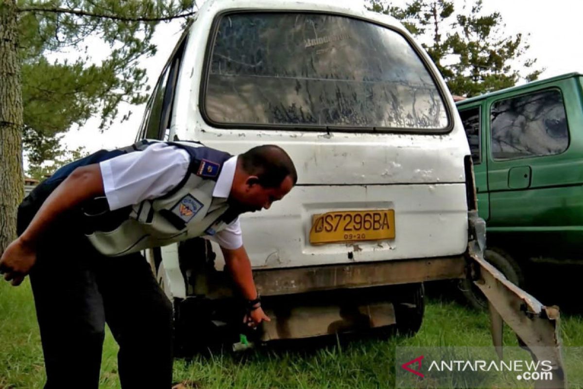 Mobil dinas dijadikan angkutan umum