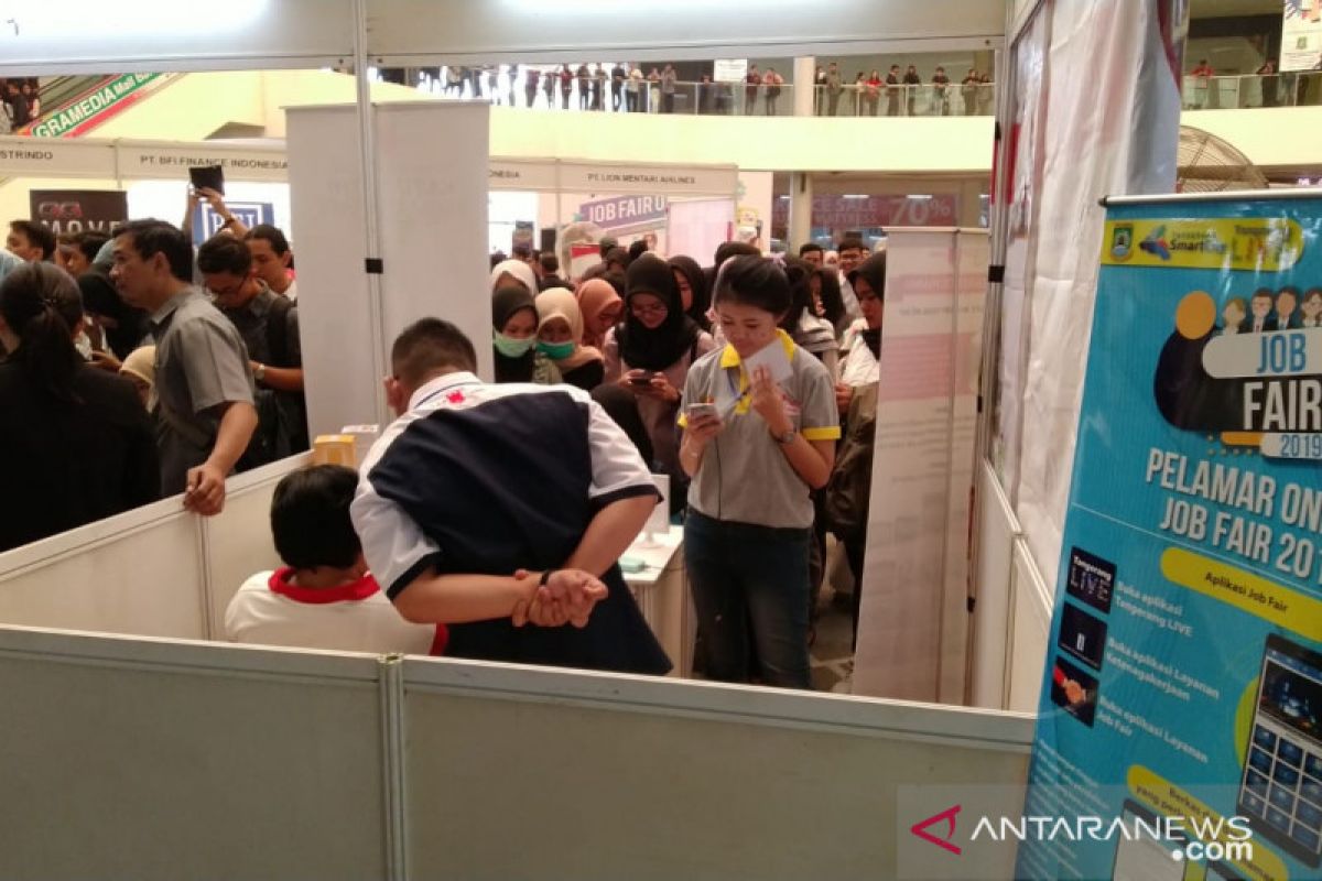 Ribuan pencaker di Kota Tangerang bekerja usai ikuti virtual  jobfair