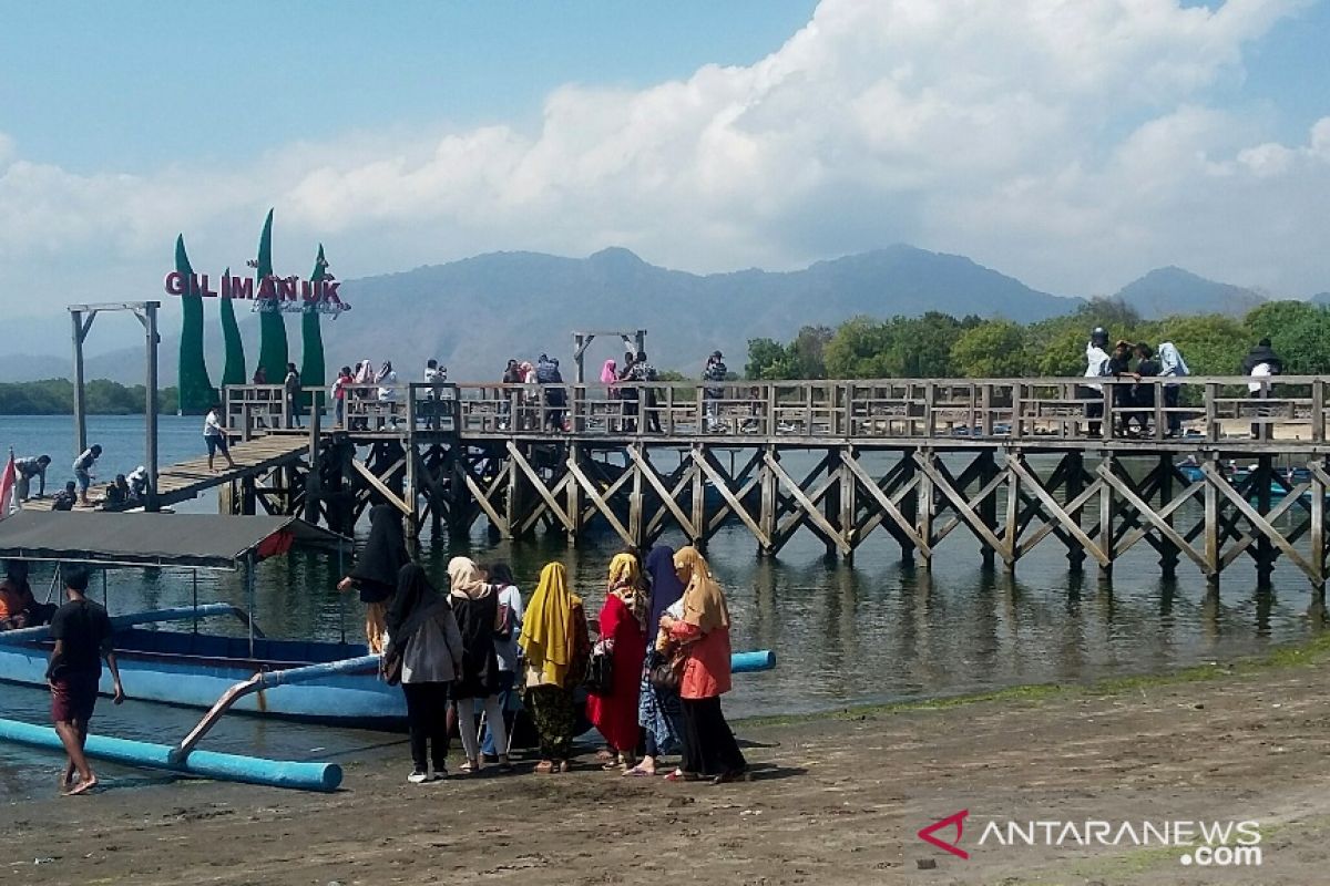 Teluk Gilimanuk dipenuhi wisatawan libur Galungan dan pengantar haji