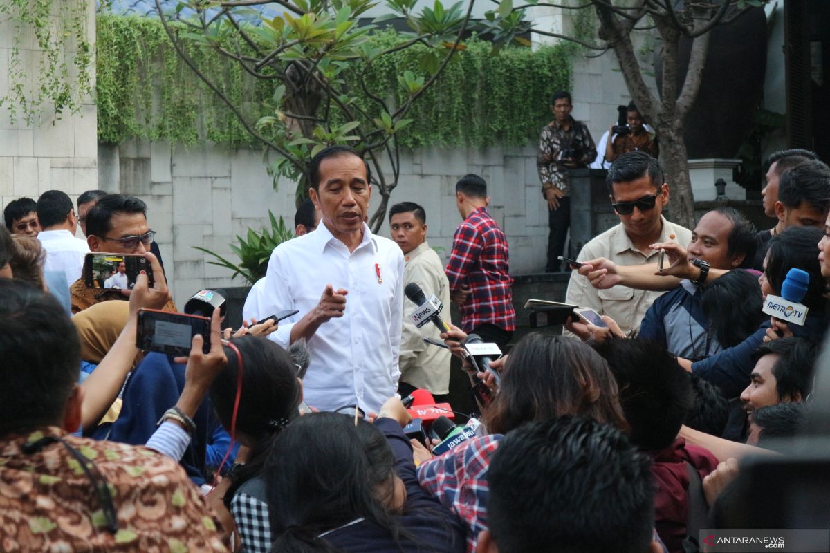 Presiden Jokowi mengaku senang Gibran dan Kaesang masuk bursa wali kota Solo