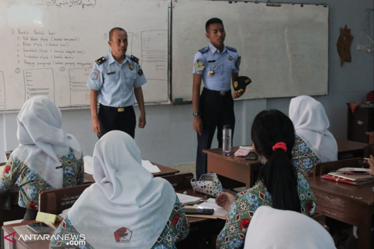 Imigrasi Palembang  sosialisasikan sekolah kedinasan kepada pelajar SMA