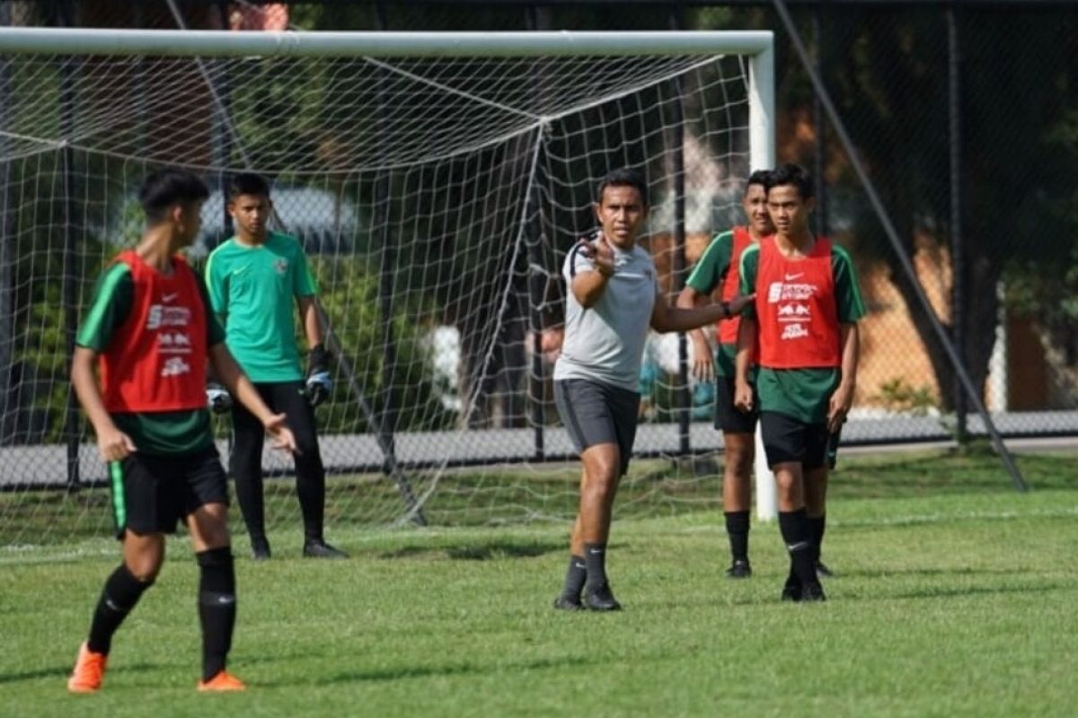 Bima Sakti minta Timnas U-15 taklukkan diri sendiri