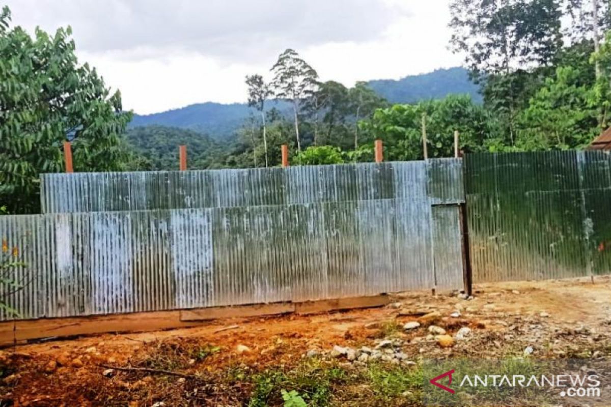 Anggota DPRP kembali soroti keberadaan kapal di tengah hutan Nabire