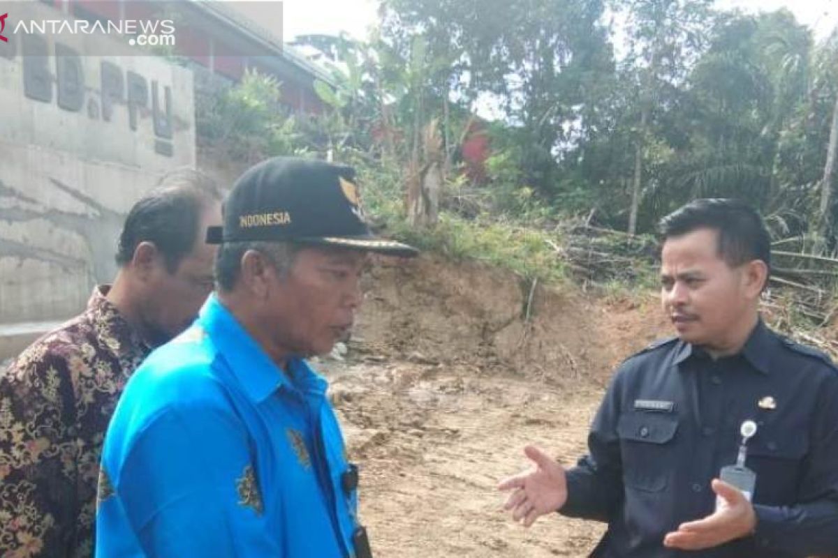 Penajam berharap di jalan trans Kalimantan pemprov bangun drainase