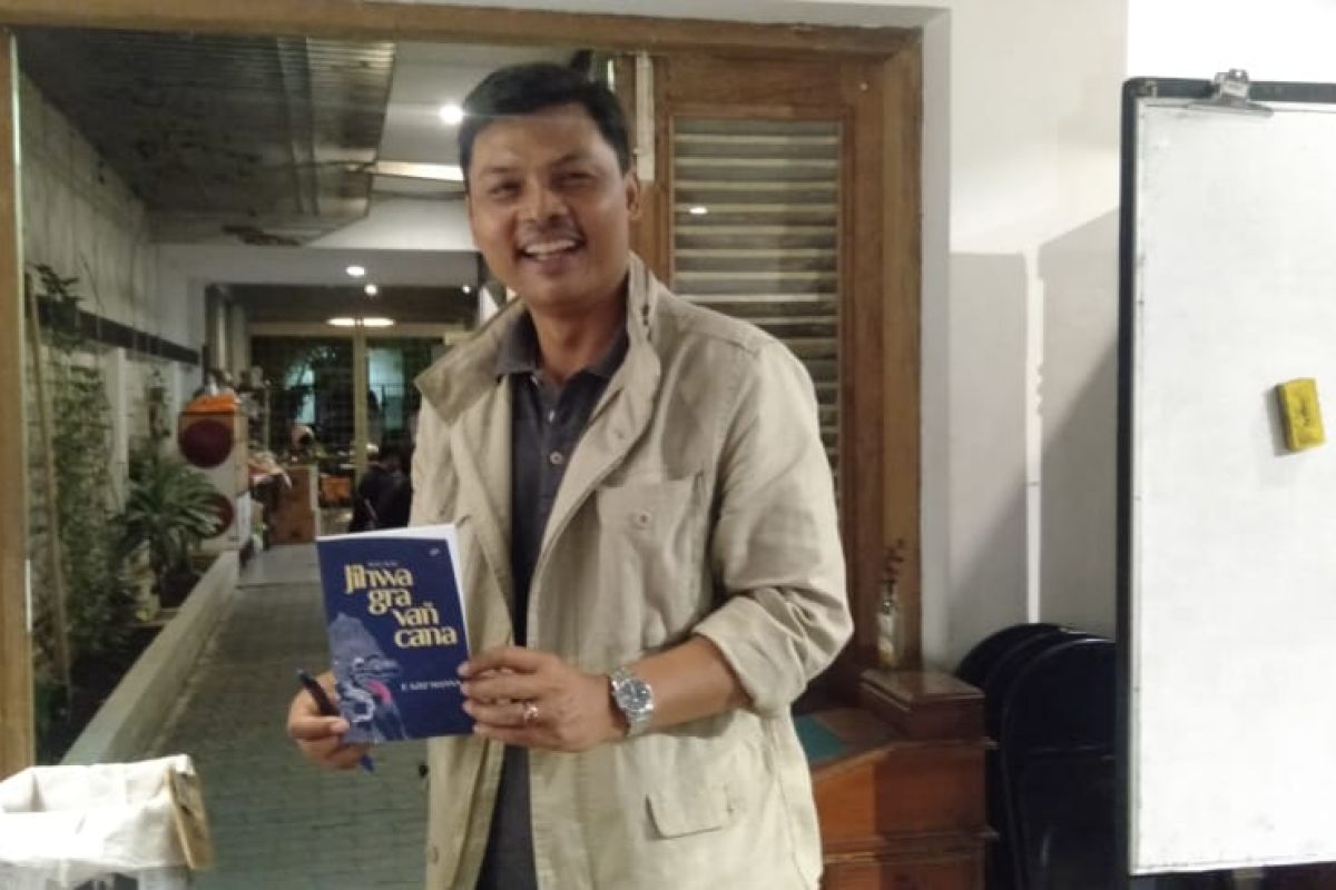 Penyair Aziz Manna luncurkan buku puisi 